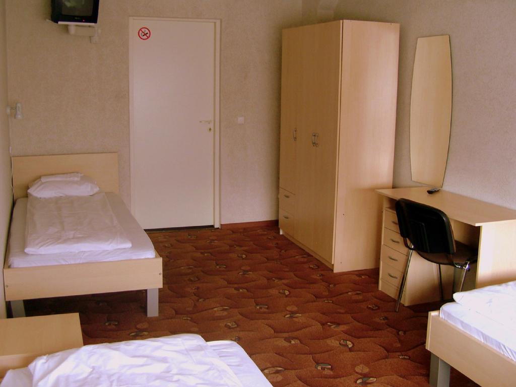 Eurohotel Maardu Rum bild